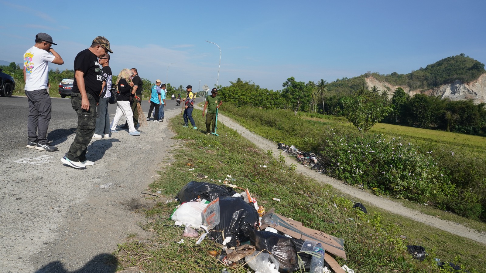 Sidak Sampah Di Jalan GORR, Satpol PP Dan Penanggulangan Kebakaran Provinsi Gorontalo Gelar Kerja Bakti Masal