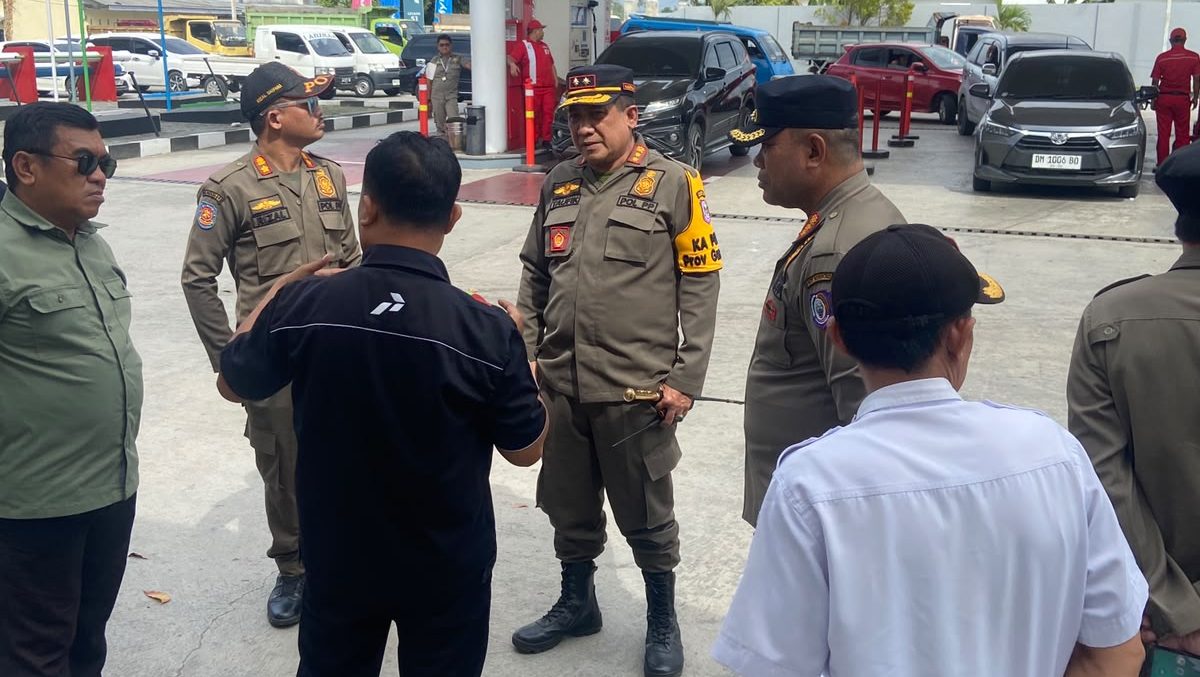Satpol PP Gorontalo Temukan Antrean Panjang BBM Bersubsidi, Pasokan Terbatas Jadi Penyebab Utama