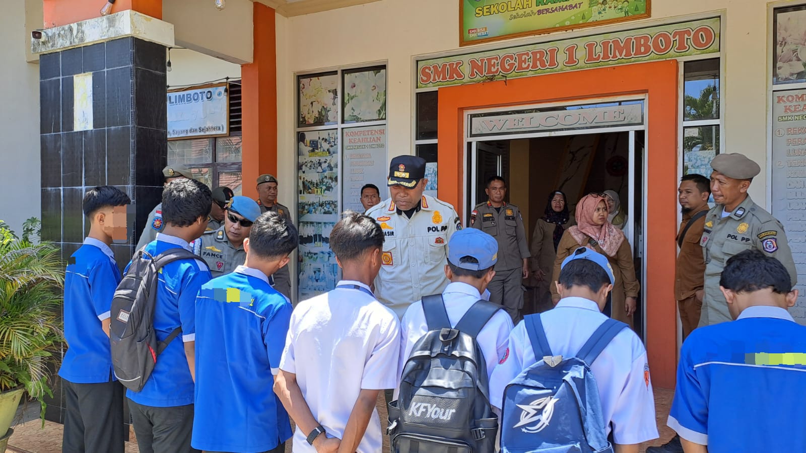 Satpol PP Gorontalo Tertibkan 7 Pelajar yang Berada di Luar Sekolah Saat Jam Belajar