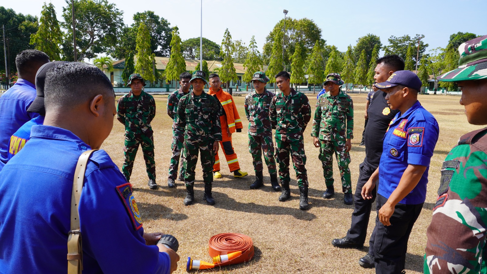 Latihan Bersama Damkar Gorontalo dan TNI AD Perkuat Kesiapan Hadapi Kebakaran