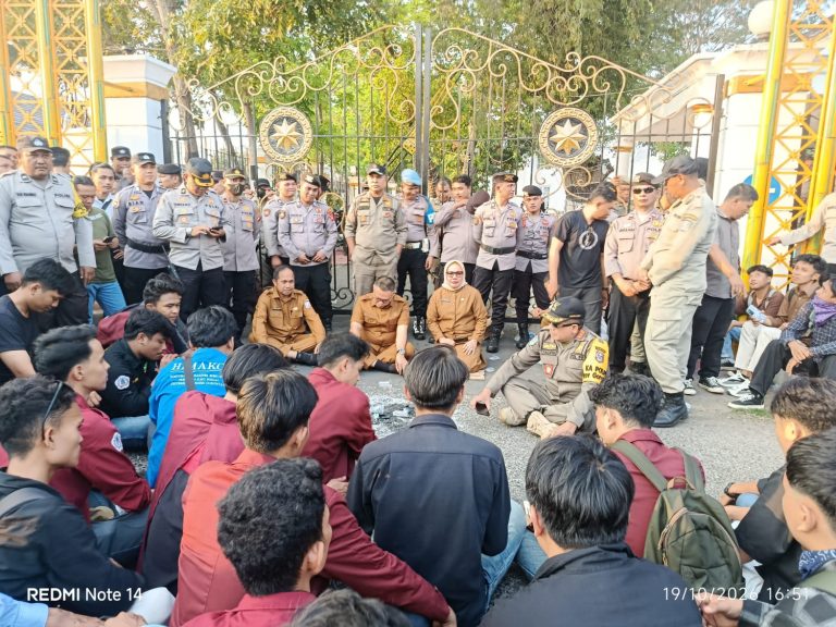 Kawal Aksi Mahasiswa, Satpol PP Gorontalo Utamakan Dialog dan Ketertiban